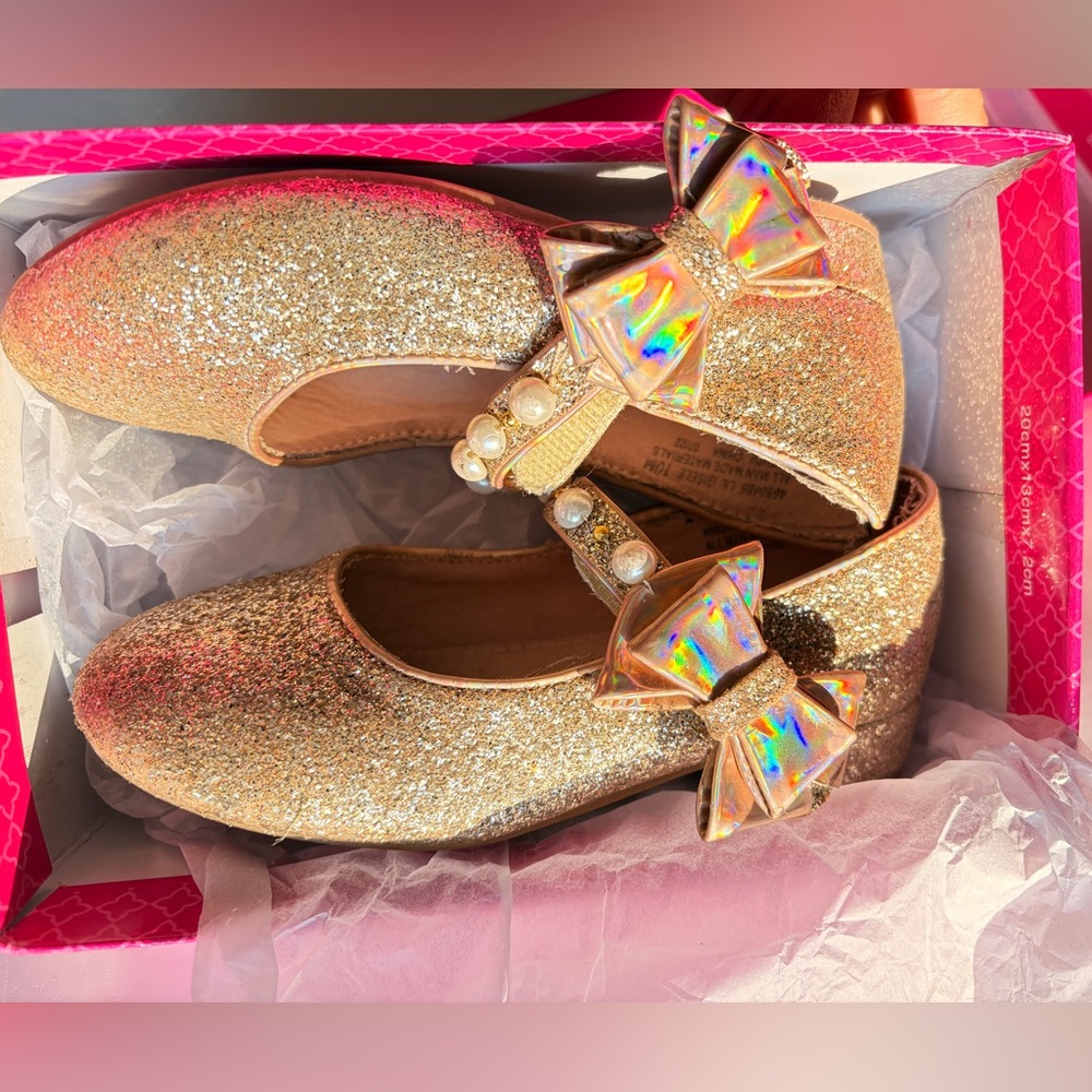 Lil Gisele pump Size 10 Gold Glitter